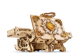 antiek kistje met amber Ugears