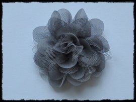 XL-bloem - chiffon met tule, grijs - 7 cm.