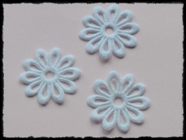 Opengewerkte bloemen van vilt, wit - 4 stuks - 3,5 cm.