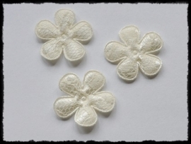 Satijnen bloemetjes met kant, creme / ivoor - 4 stuks - 35mm.