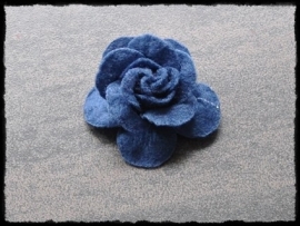 Vilten roos - donkerblauw - 5 cm.