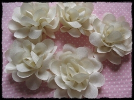 XL-bloem - zijdeachtig creme - 5 cm.