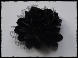XL-bloem satijn met tule, zwart - 5 cm.