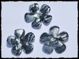 Satijnen bloemetjes, zilver met zwart kant - 4 stuks - 47mm