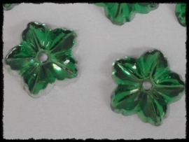 Flatback bloemetjes met gaatje, groen - 10 stuks - 13mm.