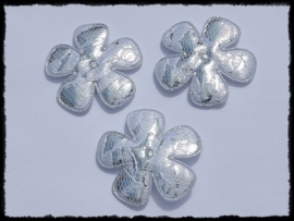 Satijnen bloemetjes, zilver met wit kant - 4 stuks - 47mm