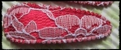 (gr) Haarkniphoesjes incl knipjes - rood met kant - 5,5 cm.