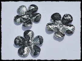 Satijnen bloemetjes, zilver met zwart kant - 4 stuks - 35mm