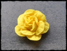 Vilten roos - geel - 5 cm.