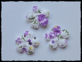 Katoenen bloemetjes, wit met paarse bloemetjes - 4 stuks - 25mm