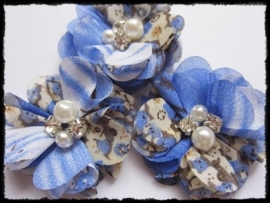 XL-bloem - chiffon met strass en parel, blauw gebloemd - 5cm.