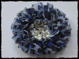 XL-bloem - luxe chiffon met parels en strassteentjes, luipaard blauw - 9 cm.