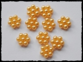 Parelbloemetjes geel - 10 stuks - 1 cm.