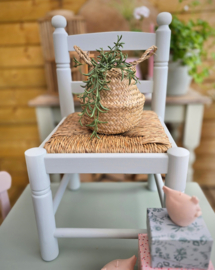 Kinderstoeltje met biezen zitting in fris groen