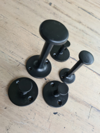 Ripon short hook zwarte kapstokhaak laag