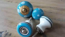 Setje van 2 porseleinen knopjes aqua wit zwart