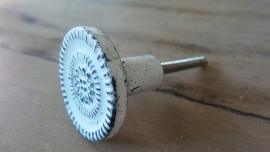 Metalen old look meubelknop wit