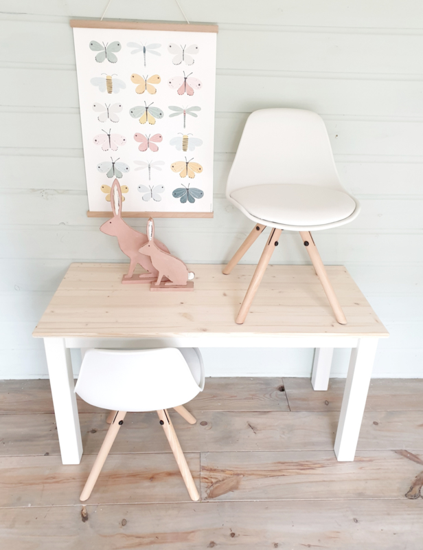 Onderhoudbaar Mus Omleiding Stoere kindertafel speeltafel wit of met vergrijsd of blank gelakt blad op  maat gemaakt | Kindertafels Speeltafels | Cornelia`s Home