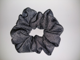 12046 - Zilver / zwarte glitter scrunchie