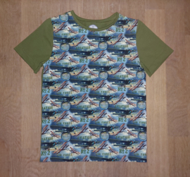3605 - shirt met vliegtuigen maat 122-128