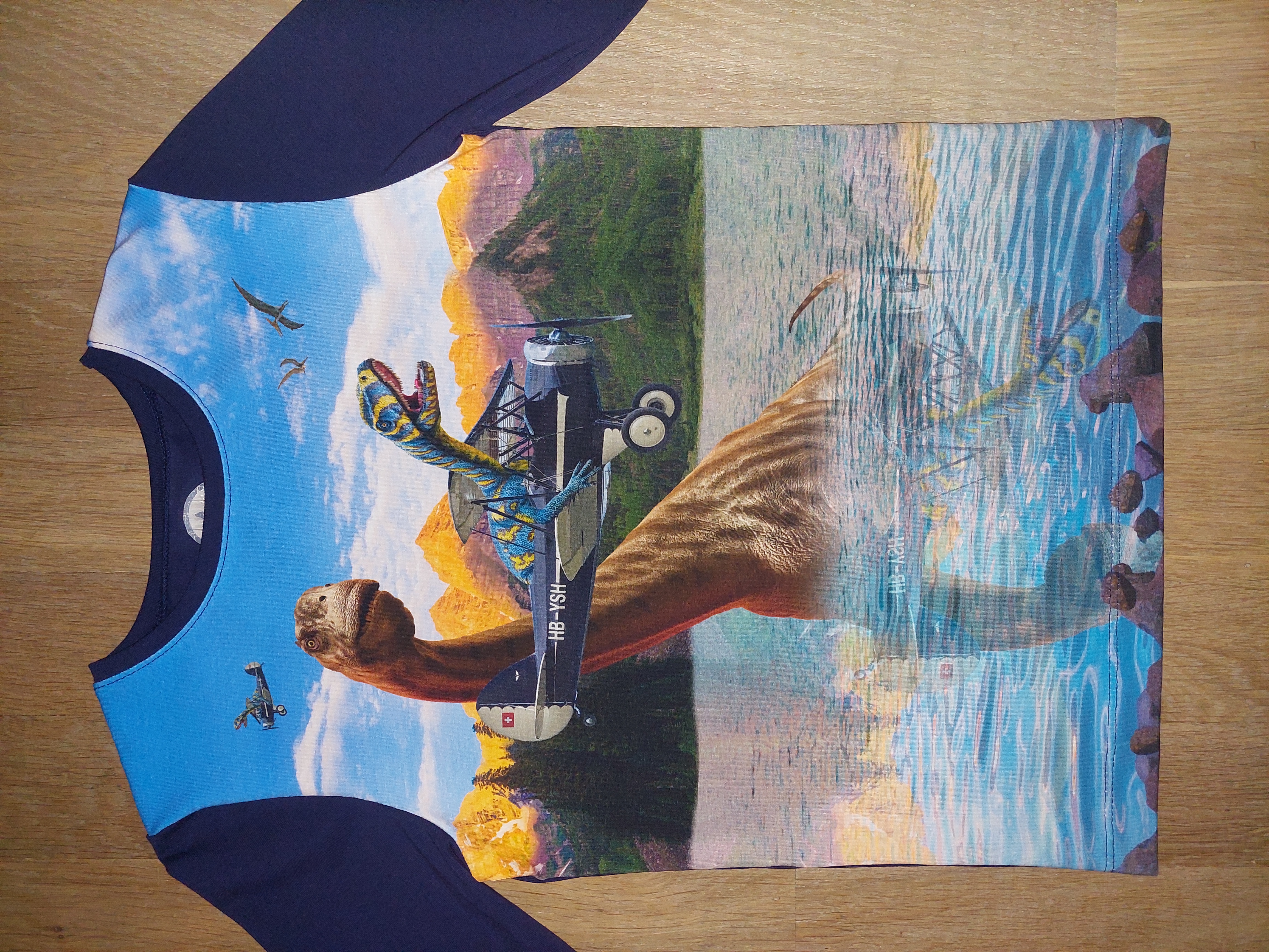 3569 - Dino shirt met lange mouwen maat  146-152