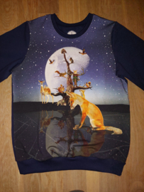 3598 - Sweater met vos en boom met dieren maat 122-128