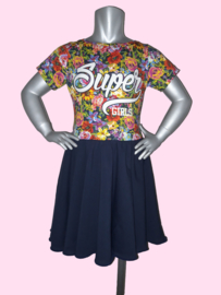 4426 - Super girl wijdvallend jurkje maat 110-116