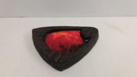 Mooi gevormde asbak rood gevlamd / Nice shaped ashtray red flames