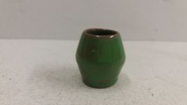 Kleine vaasje  in groen gemerkt JH 4 cm. / Small vase in green marked JH  1.57 inch.