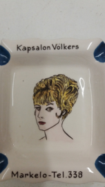 Asbakje met Kapsalon Völkers 11 cm. / Little ashtray with Haidressers Völkers 4.3 inch.