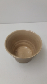 Bloempot in beige 12.5 cm. model 2111 / Planter in beige 4.9 inch. shape 2111