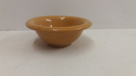 Snack schaaltje in oker 14 cm.  /  Snack bowl in ocher 5.5 inch.