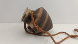 Grote bruine hangpot 28 centimeter. / Large brown hanging planter 9 inch.