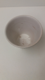Bloempotje in wit  met ribbel gemerkt 0 / Planter in white with rib marked 0