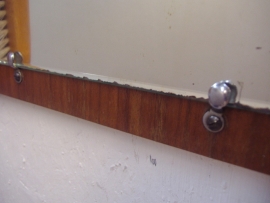 Hal spiegeltje met kleding borsteltjes / Little hall mirror with clothes brushes