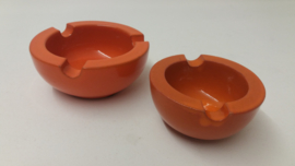 Setje asbakken in oranje 311 en 312 / Set ashtrays in orange 311 and 312