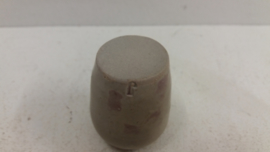 J vaasje in grijs 5 cm. / Little J vase in gray 1.96 inch