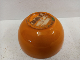 1 asbak in oranje glazuur nr. 311 / 1 ashtray in orange glace number 311