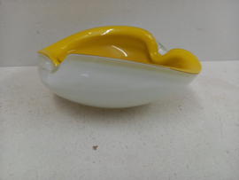 Wit gele asbak / White yellow ashtray