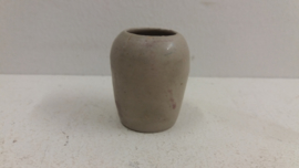 J vaasje in grijs 5 cm. / Little J vase in gray 1.96 inch