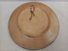 Bord met fluitende man en drummende man 21,5 cm./ Sign with whistling man and drumming man 21,5 cm.