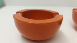 Setje asbakken in oranje 311 en 312 / Set ashtrays in orange 311 and 312