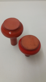 Setje van 2 vaasjes in rood zelfde model / Set of 2 little vases red same model