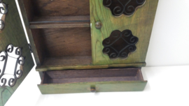 Klein groen wandkastje voor sleutels?? / Little green wallcabinet for keys??