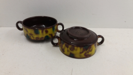 Bruine soepkommen met geel  /  Brown soup bowls with yellow