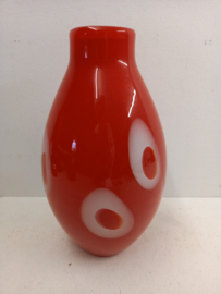 Mooie rode vaas glas 33 cm. / Beautiful red vase glass 12.99 inch.