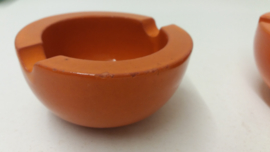 Setje asbakken in oranje 311 en 312 / Set ashtrays in orange 311 and 312