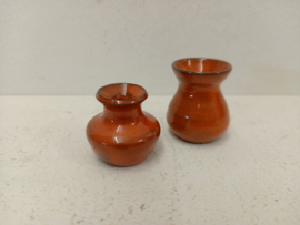 Klein wit vaasje 4 x 4 cm. / Little vase in white 1.57 x 1.57  inch.