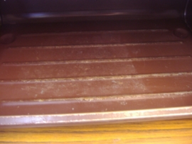 Broodtrommel in bruin en crème wit / Breadbin in brown and crème.