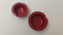 Setje asbakken in rood 311 en 312 / Set ashtrays in red 311 and 312